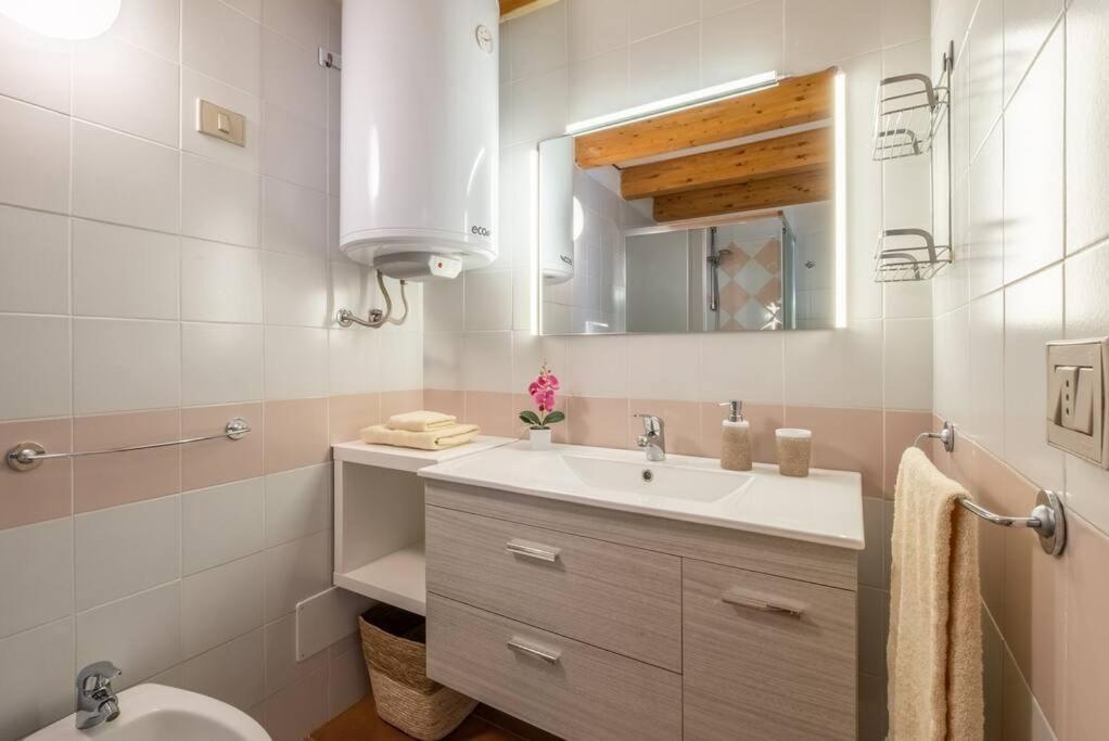 Holiday home Sea View- 5 Minutes From The Garden, Wi-fi, Bbq