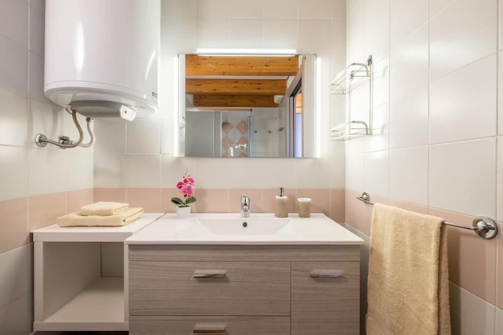 Holiday home Sea View- 5 Minutes From The Garden, Wi-fi, Bbq